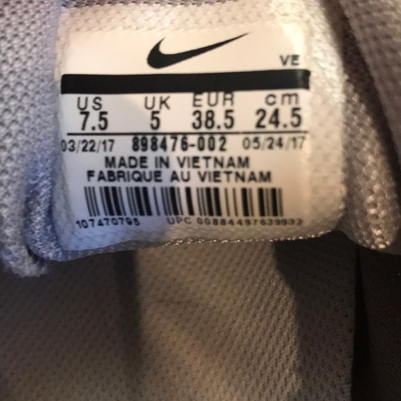 Women’s Nike - Picture 4 of 5